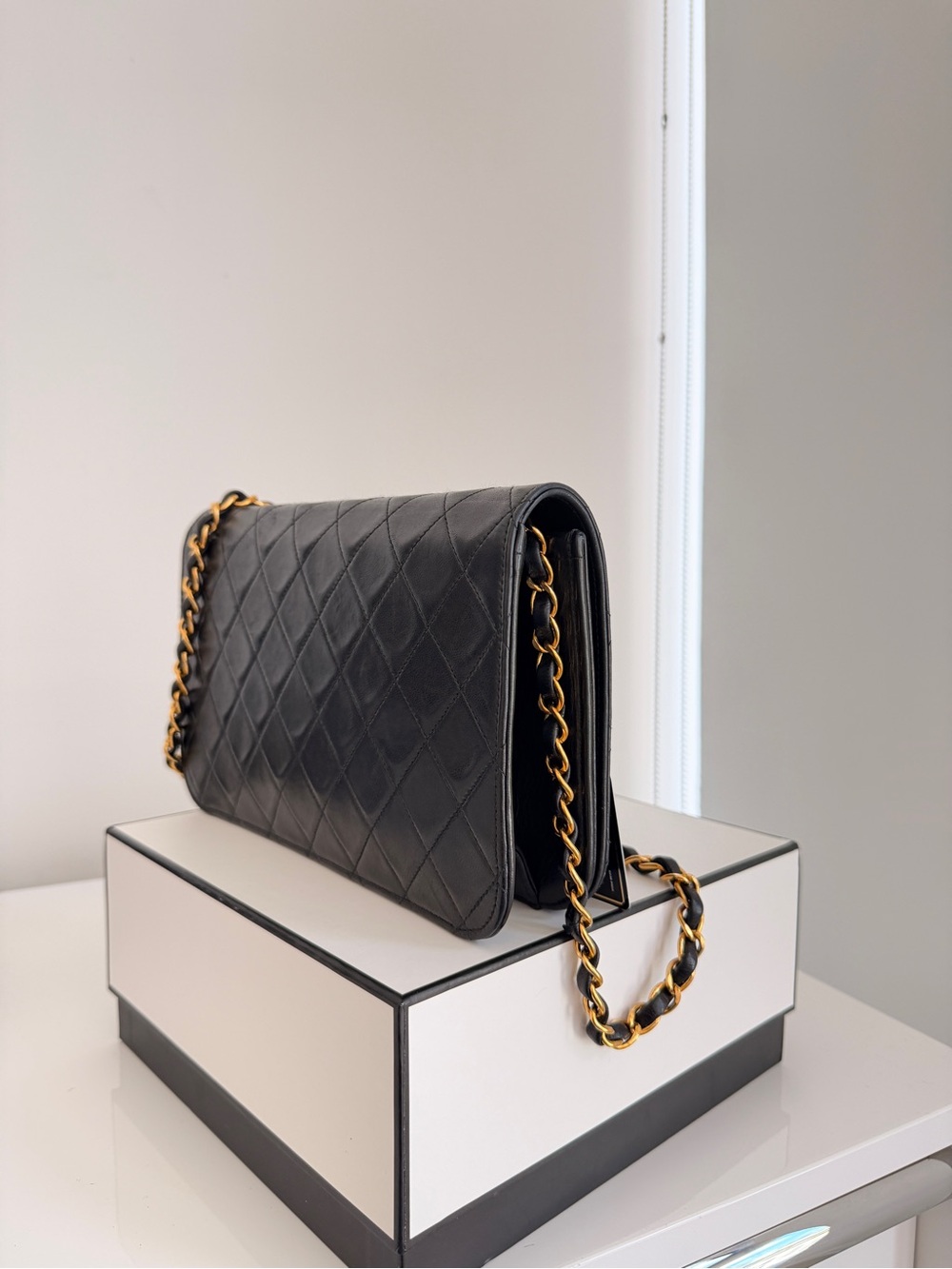 CHANEL Black Quilted Lambskin Shoulder Bag with Gold Hardware - Picture 4 of 8